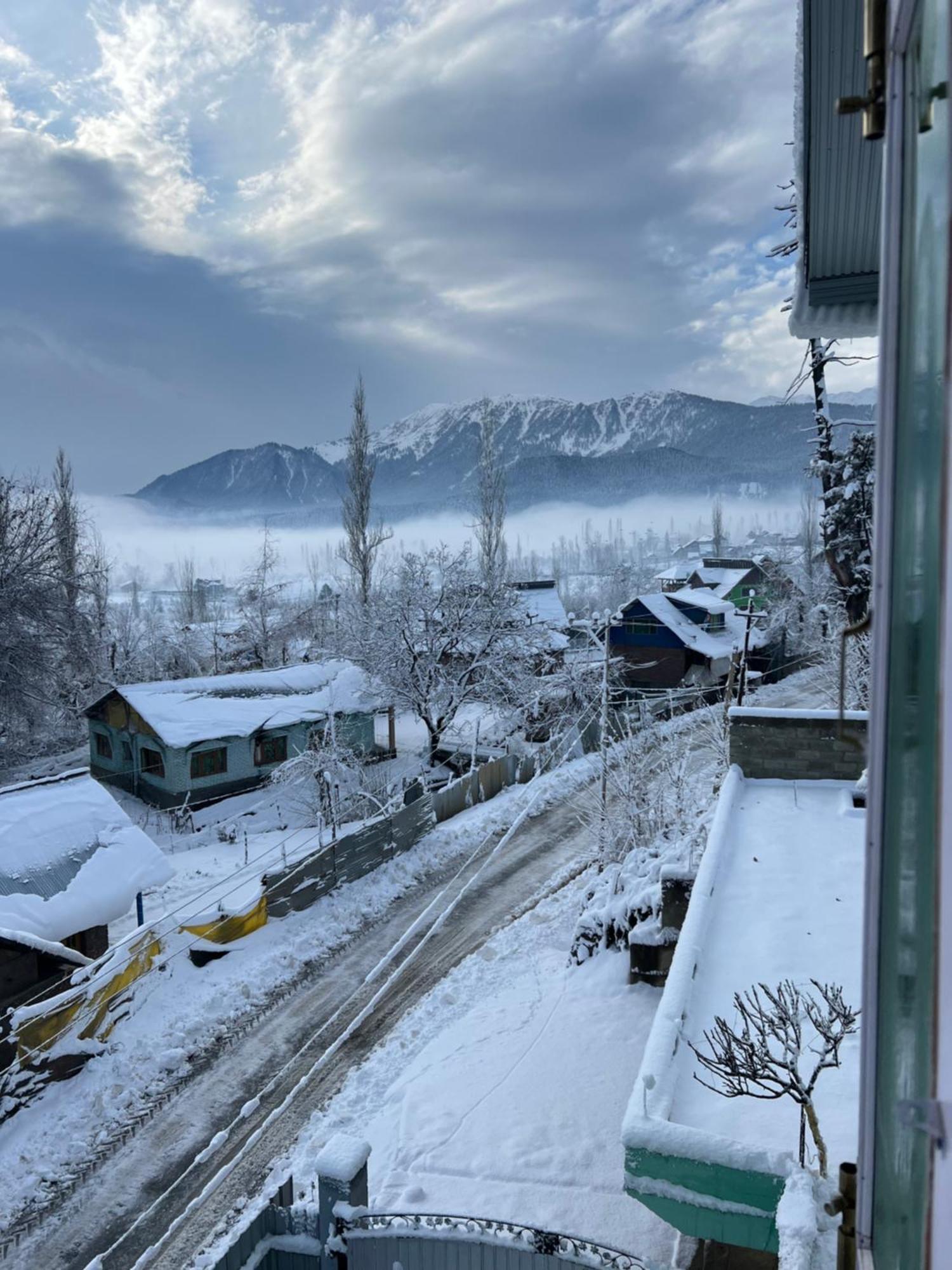 Everest Guest House Гульмарг Екстер'єр фото