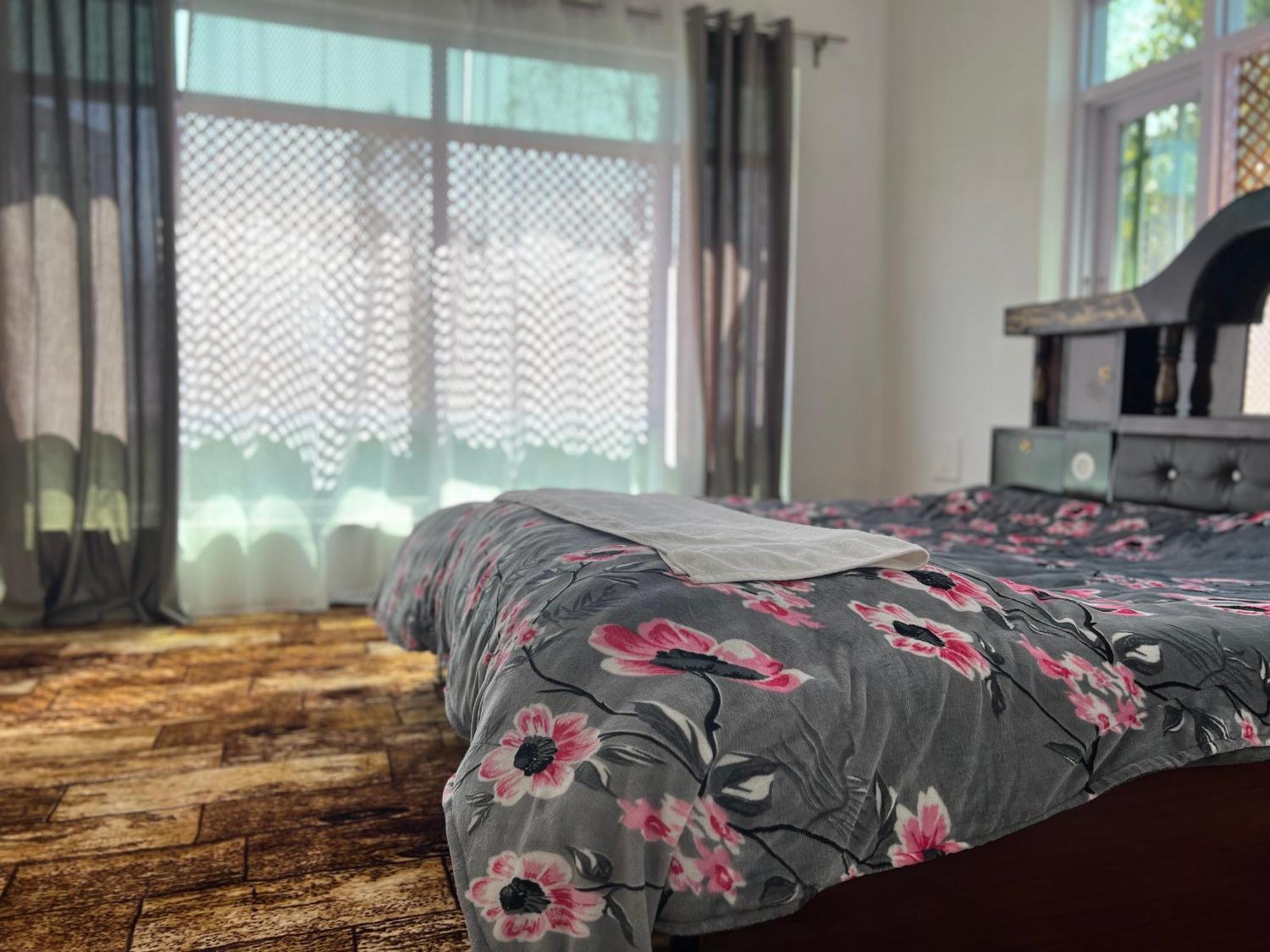 Everest Guest House Гульмарг Екстер'єр фото
