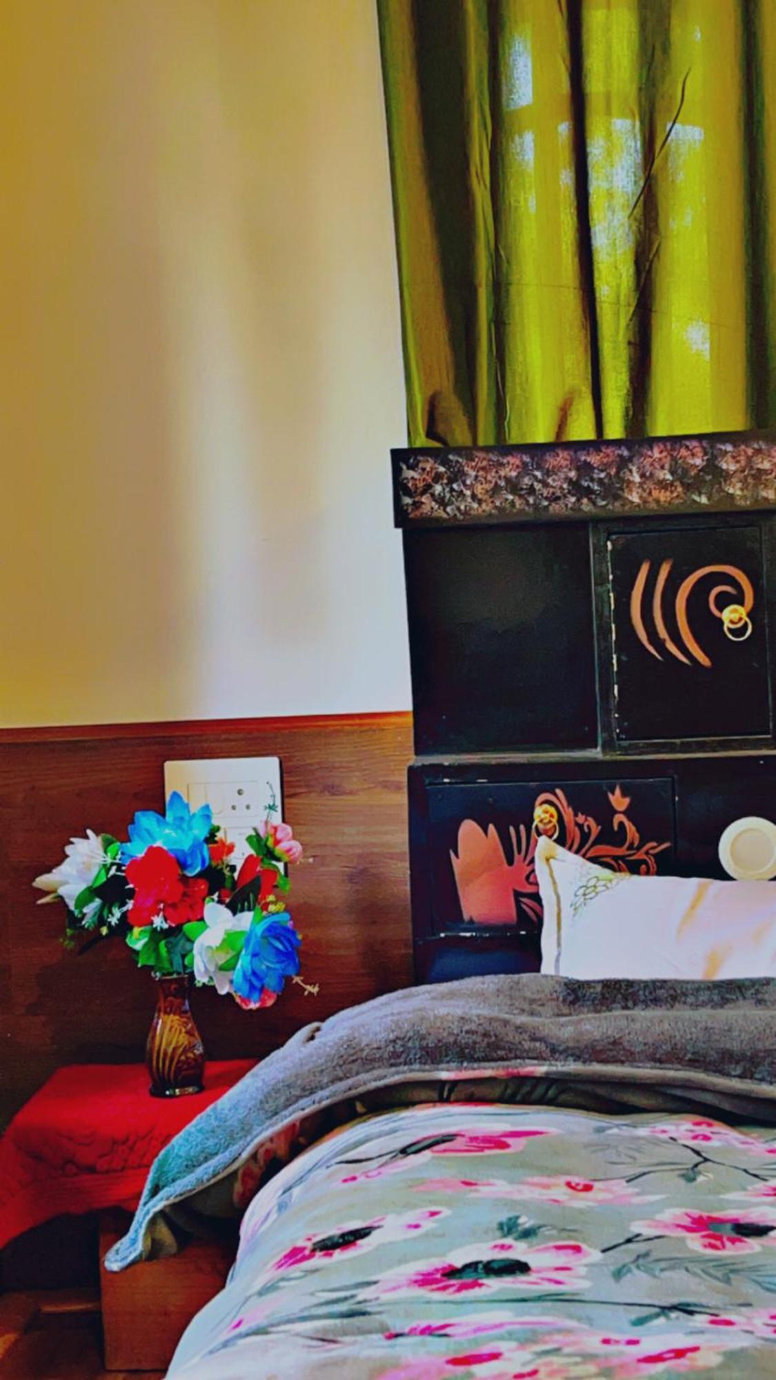 Everest Guest House Гульмарг Екстер'єр фото