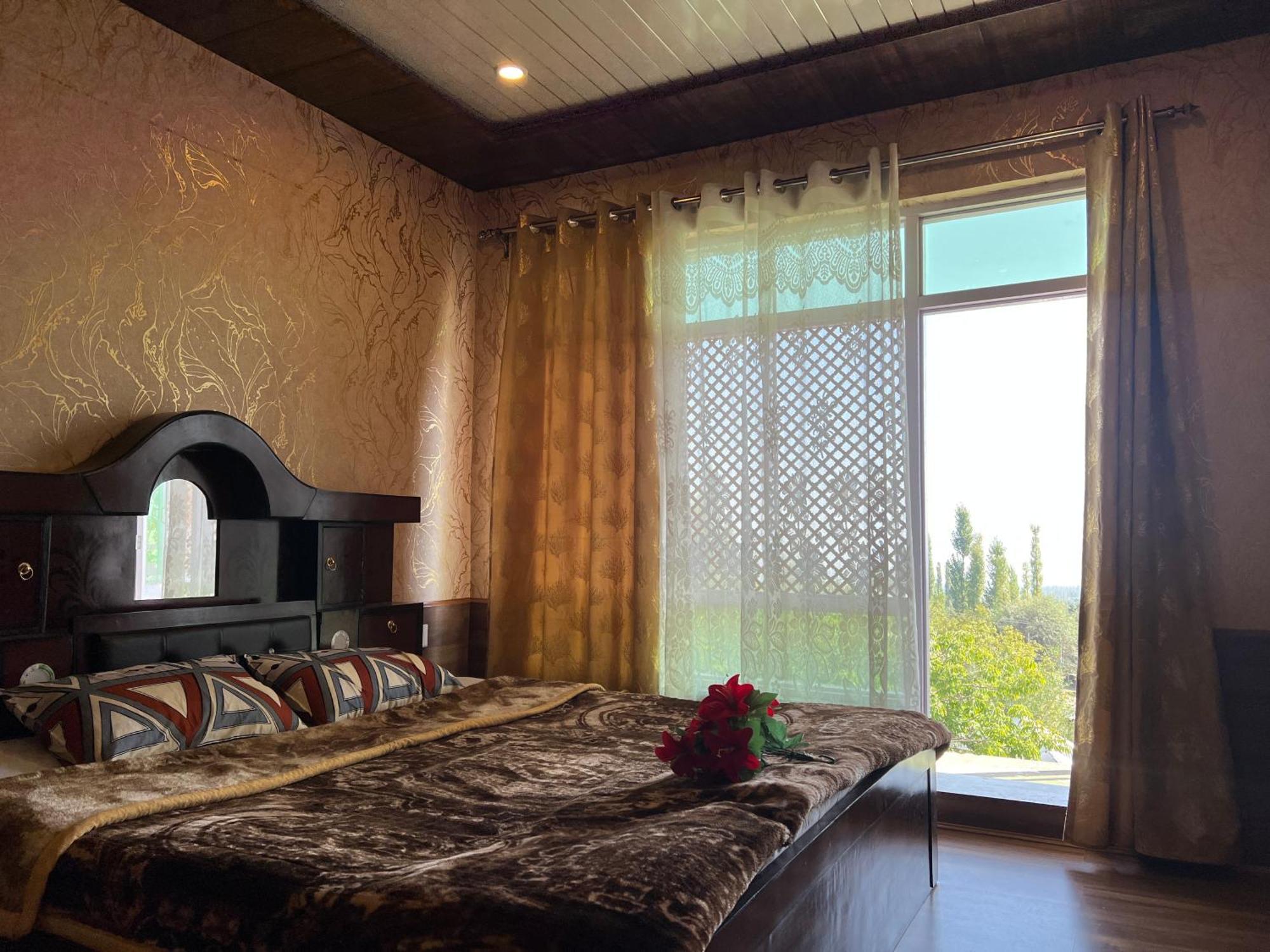 Everest Guest House Гульмарг Екстер'єр фото